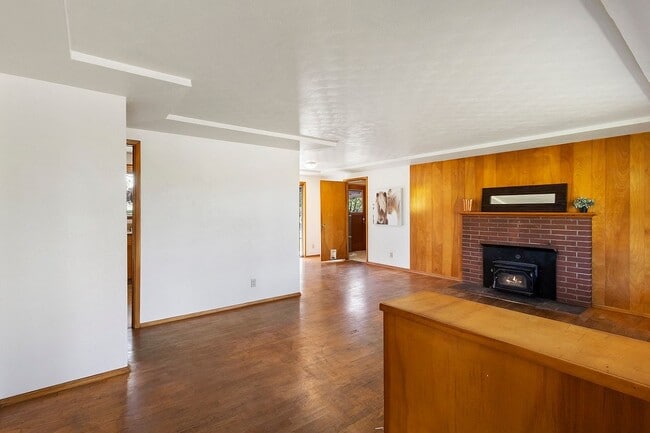 Building Photo - 25020 18th St E