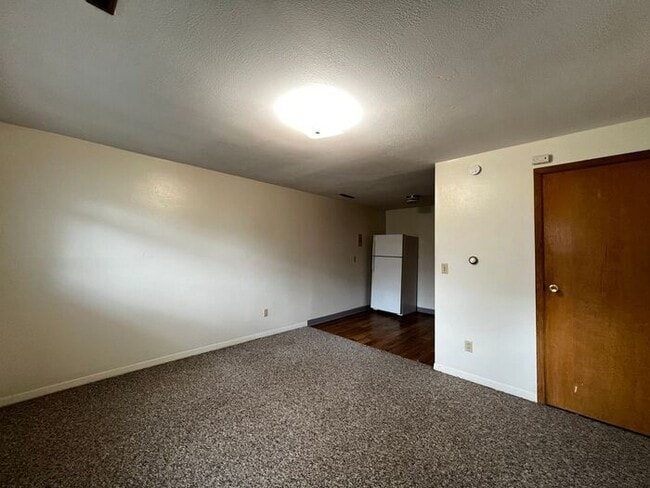 Building Photo - $795 | 1 Bedroom, 1 Bathroom Apartment | Cat Friendly* | Sublease* | Available for February 6th, ...