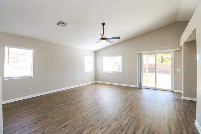 Building Photo - 513 N Adelle