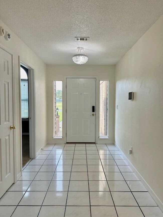 Foto del edificio - Beautiful 3/2/2 Pool Home For Rent w/ Pool...
