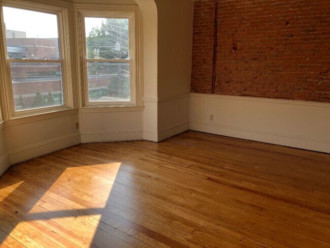 Living Room - 836 Marietta Ave
