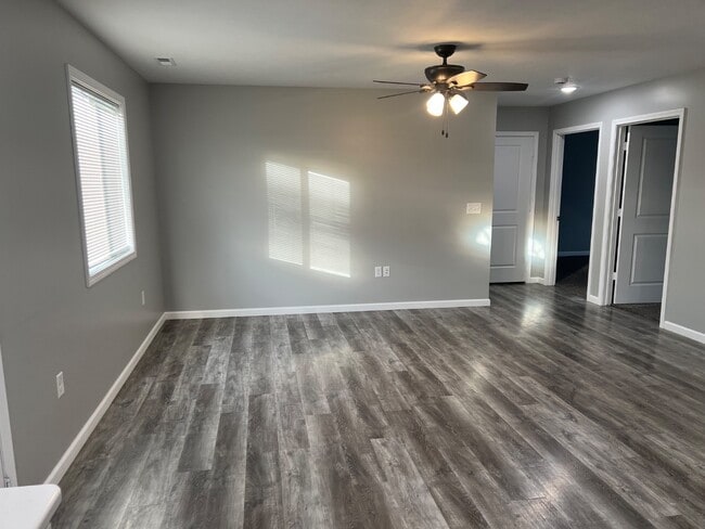 Building Photo - NP Rentals - 2401 W 18th St #2