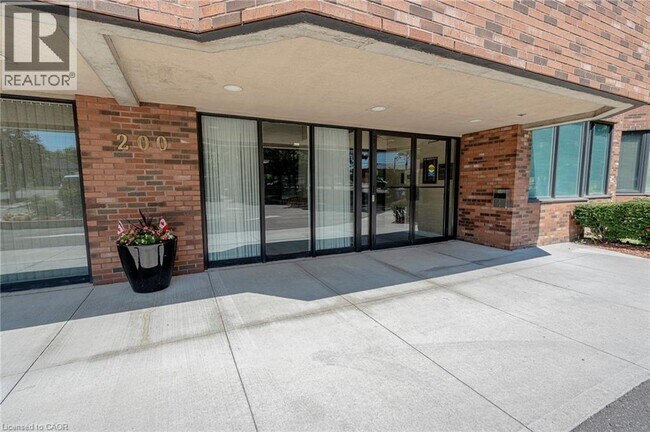 Photo du bâtiment - 200 Limeridge Rd W