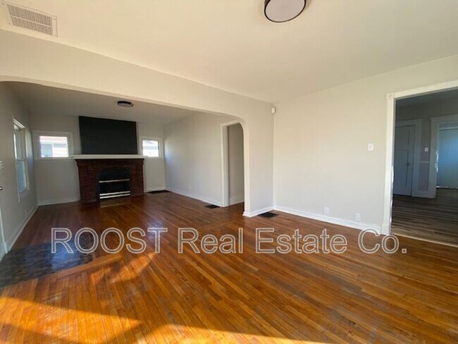 Foto del edificio - 372S Douglas Ave.