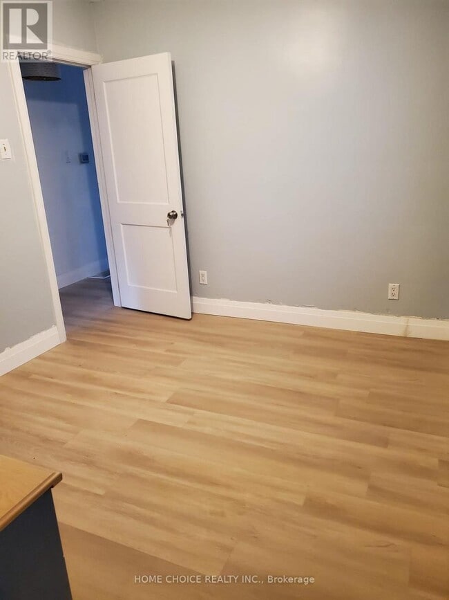 Photo du bâtiment - 27 Lambton Ave