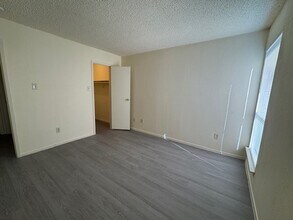 Building Photo - 8315 Jorine Dr