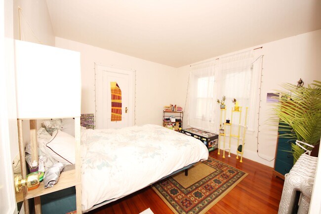 Foto del edificio - 29 Justin Rd