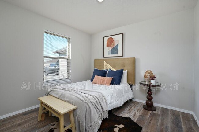 Foto del edificio - 220 W Canterbury Ln