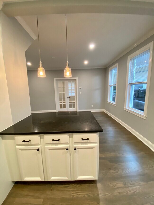 Granite countertops throughout! - 352 Ward Ave