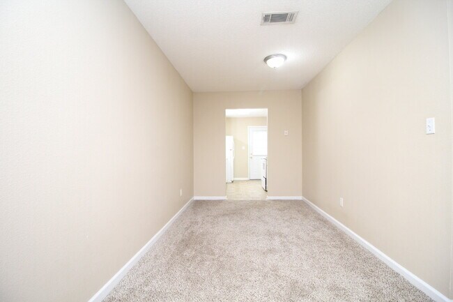 Foto del edificio - 2-Bed, 2-Bath Milton Duplex Minutes from Whiting Field – Pet Friendly with Lawn Maintenance Inclu...