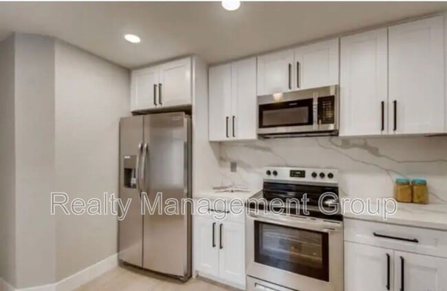 Building Photo - 13801 Pinkard Way