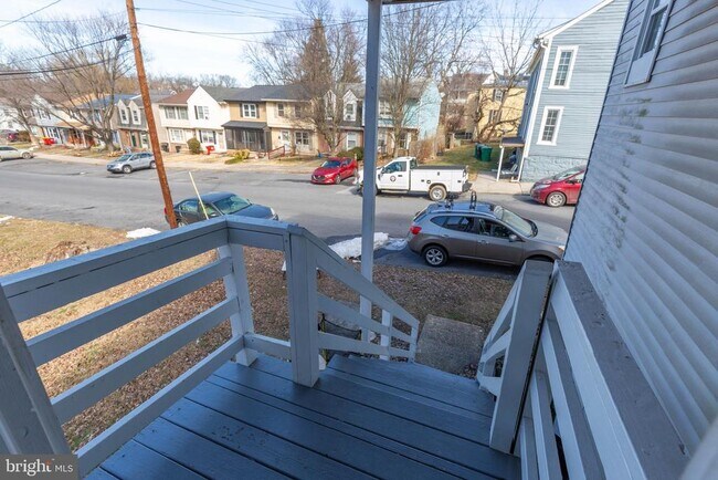 Foto del edificio - 324 E Washington St