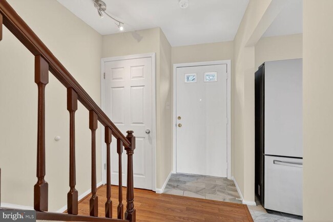 Building Photo - 6427 Old Scotts Ct