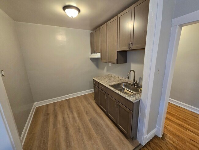 Foto del edificio - 4826 N Avers Ave