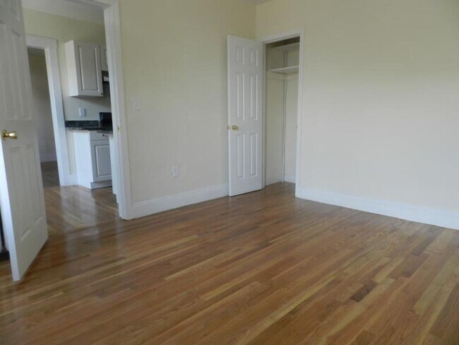 Foto del edificio - ALLSTON 2BED / 1BATH WITH HEAT AND HW FOR SEPTEMBER 2026