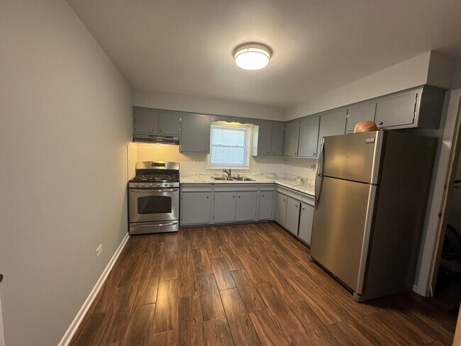 Foto del edificio - 5482 W Higgins Ave