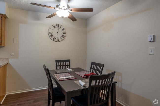 2BR, 1BA - 800SF - Dining Room - Clinton Manor Apartments