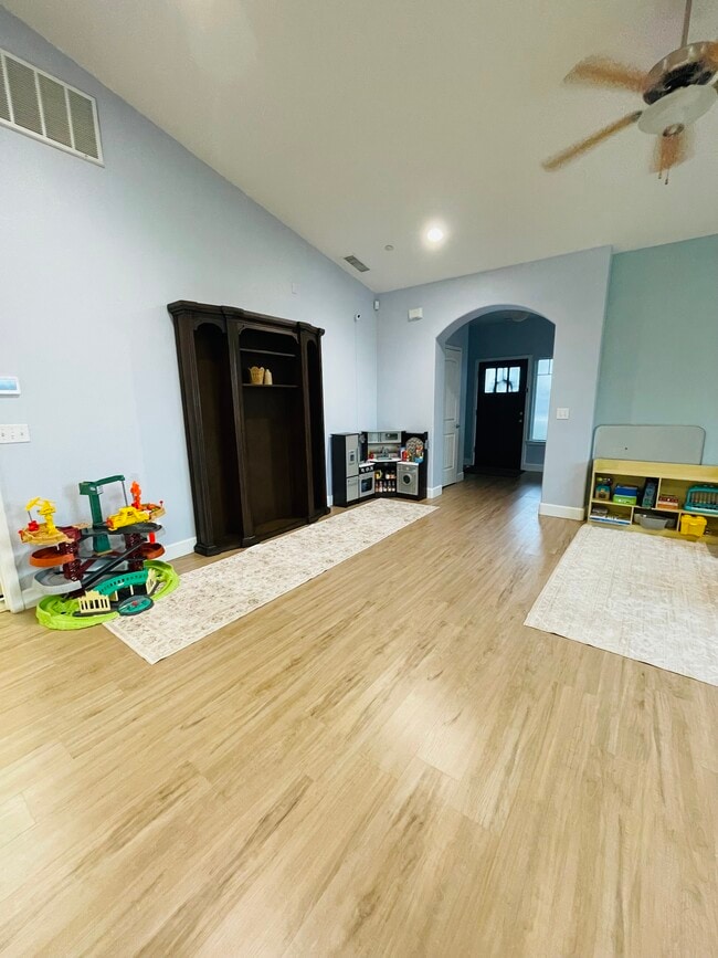 Building Photo - 2554 Valhalla Pl