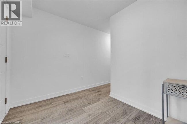 Photo du bâtiment - 211 W Oak Trl