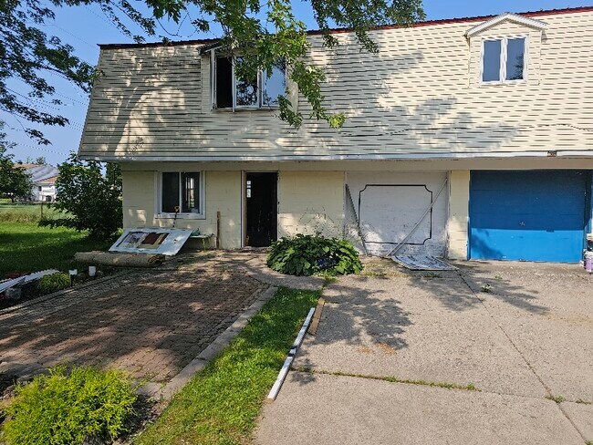 Building Photo - 19 Lloyd Dr