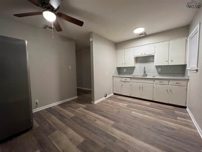 Foto del edificio - 1422 Tanbark Rd