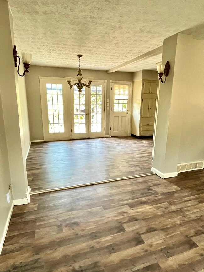 living - 3313 Tisdale Dr