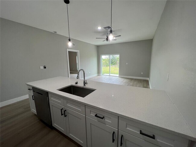 Foto del edificio - 12128 Henley Ave