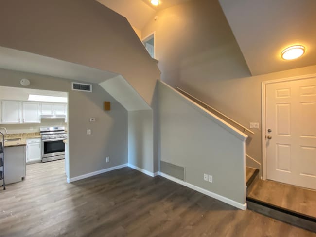 Building Photo - 2333 W Garden Dr