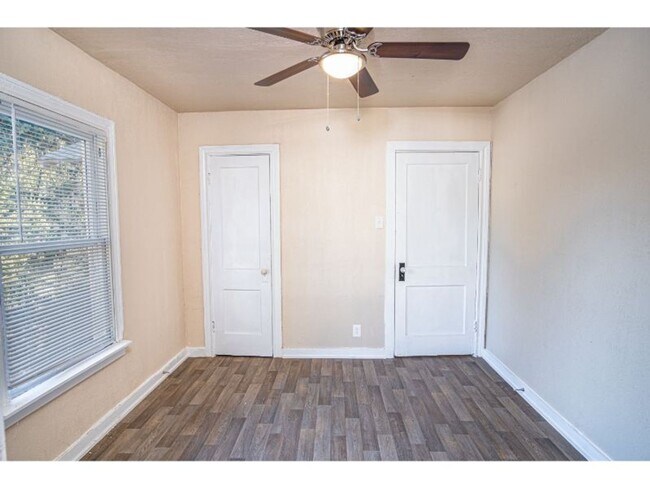 Building Photo - Great Amazing Home So Close to Downtown