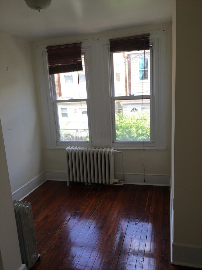 Foto del edificio - 3015 Cambridge St