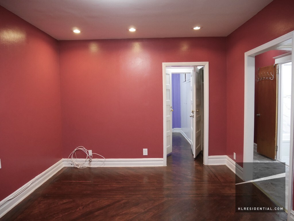 Foto principal - 6441 Admiral Ave