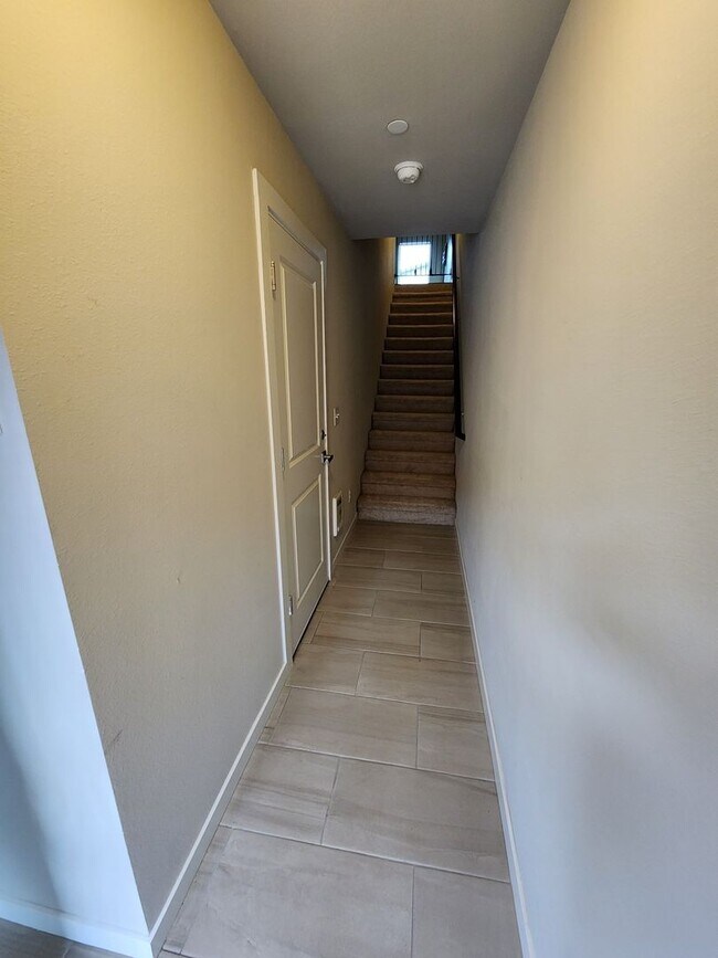 Building Photo - Nice 3 bedroom Home in North Lynnwood.  Pe...