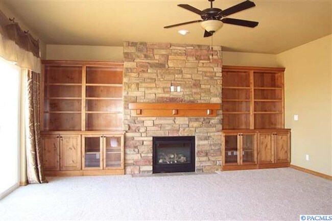 Building Photo - Beautiful Canyon Lakes Home with a View