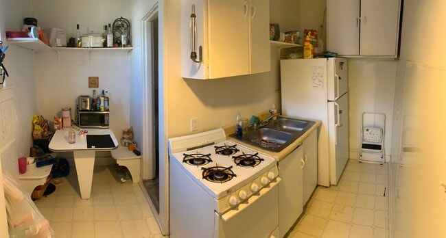 Building Photo - Utilities included 1 bedroom upper Corning ***No Pet Dogs***