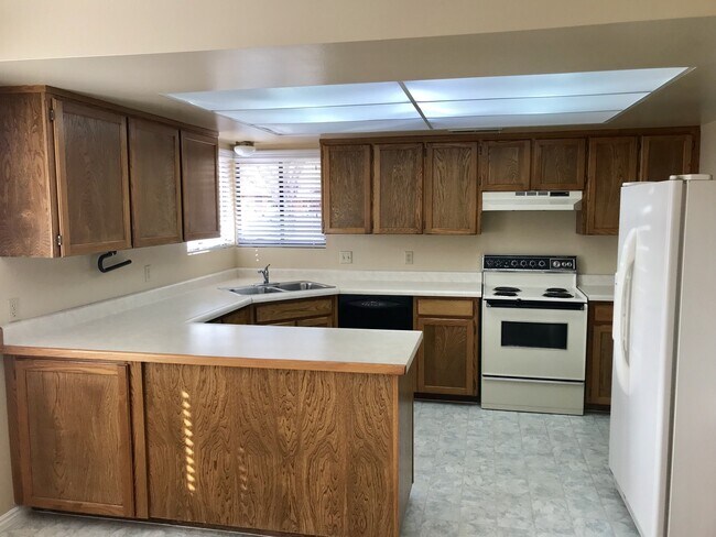 Building Photo - Snow Park Townhome