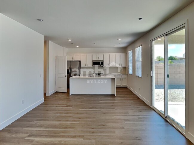 Foto del edificio - 9527 E Friedel Dr