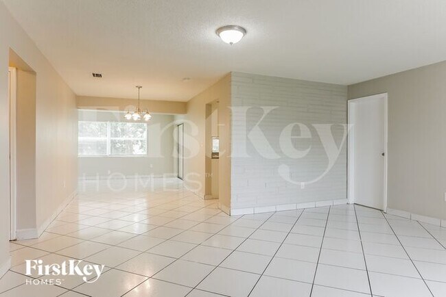 Foto del edificio - 6891 NW 25th Ct