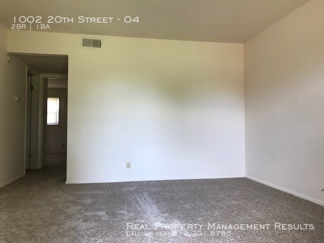 Foto del edificio - First Floor Apartment