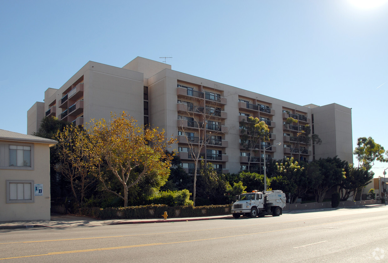 Primary Photo - The Fairfax Tower