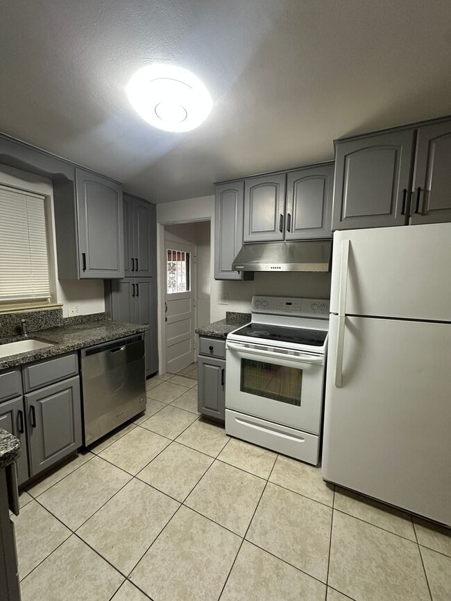 Foto del edificio - 4 bedroom 2 bathroom Sinlge Family House in metro Denver