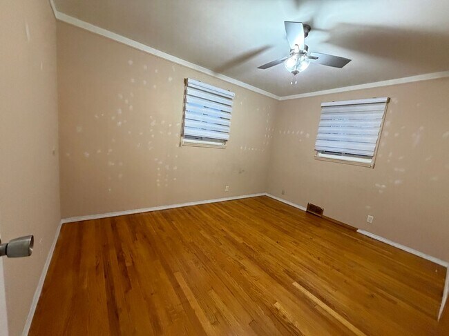 Foto del edificio - 25125 Campbell Ave