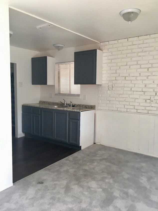 Primary Photo - 20484 Wisconsin St