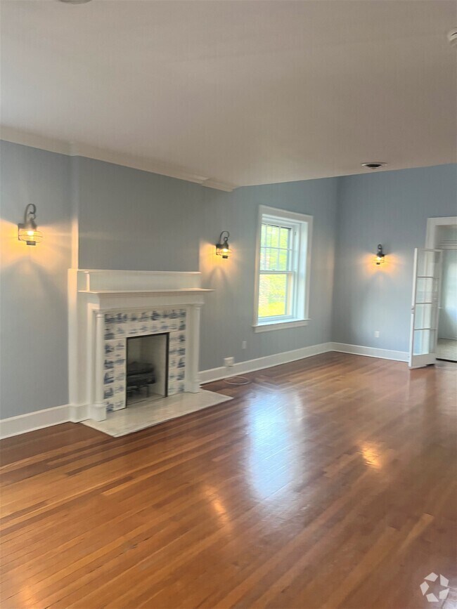 Apartments For Rent in Eastwood, NY with High Ceilings 1 Rentals