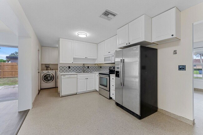 Photo - 4331 Birdwood St House