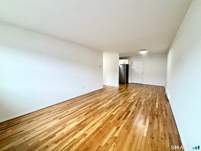 Foto del edificio - 637 Cove Rd