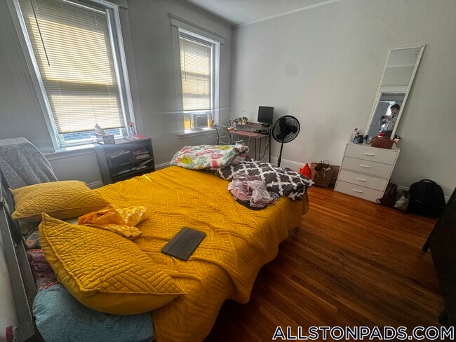 Foto del edificio - 79 Glenville Ave