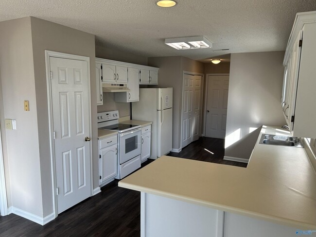 Foto del edificio - 550 Farmingdale Rd SE