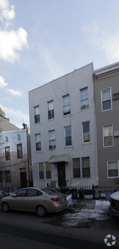 Primary Photo - 196 Green St