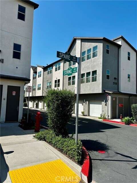 Foto del edificio - 220 Strike Dr