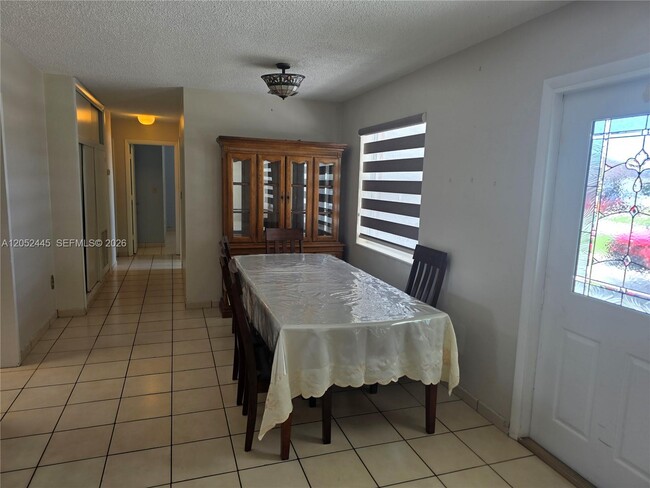 Foto del edificio - 8035 NW 185th St